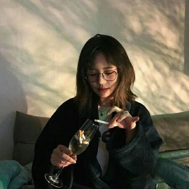 微丧女生头像—日子和我都有点难过