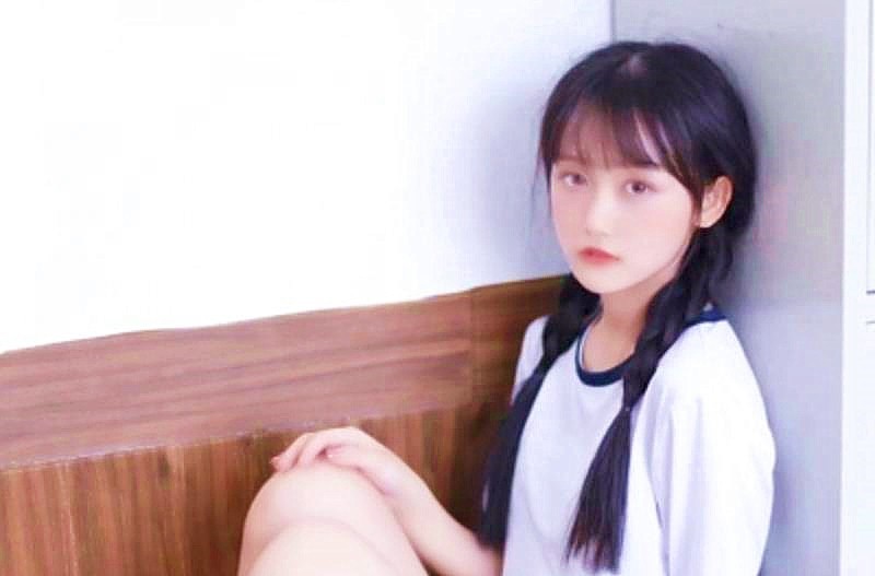 网曝高颜值女孩,11岁堪比明星,家长:还是长