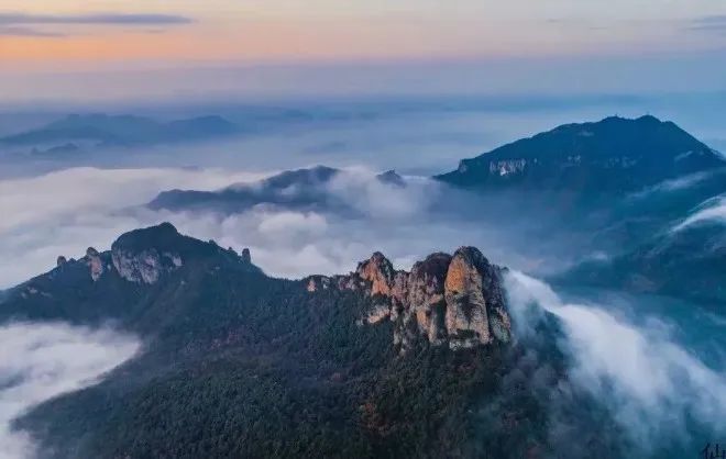 藏于名山下 风景这边独好