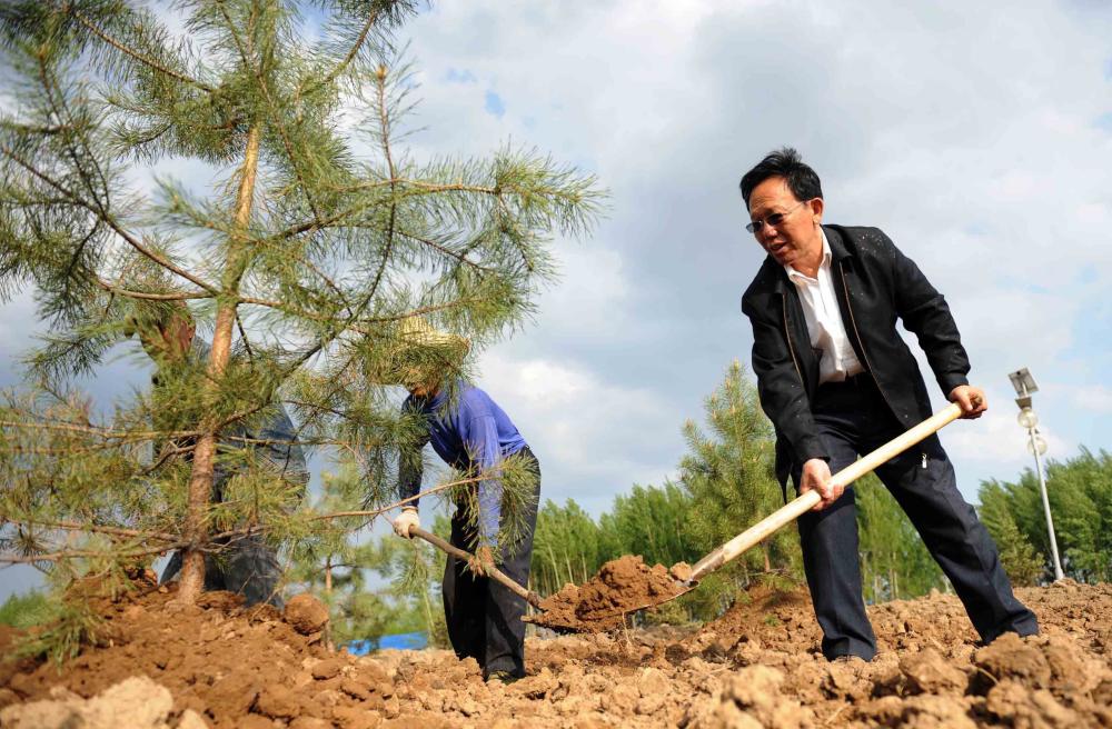 为了实现脱贫致富奔小康:村民买粮吃,不愿种粮,有没有