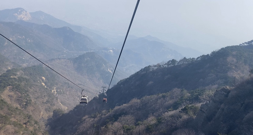 用了近5个钟头到泰山顶峰,累!回南天门坐索道下山,单人票价一百元.