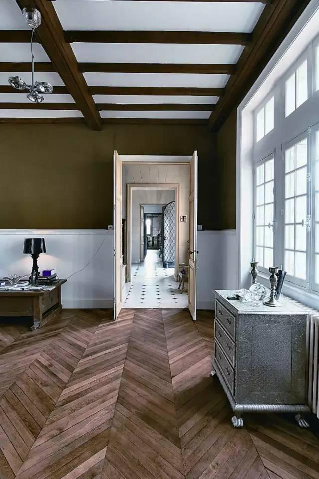 卧室铺木纹砖的4种铺贴方案,瓷砖也能可以做得轻奢有质感!