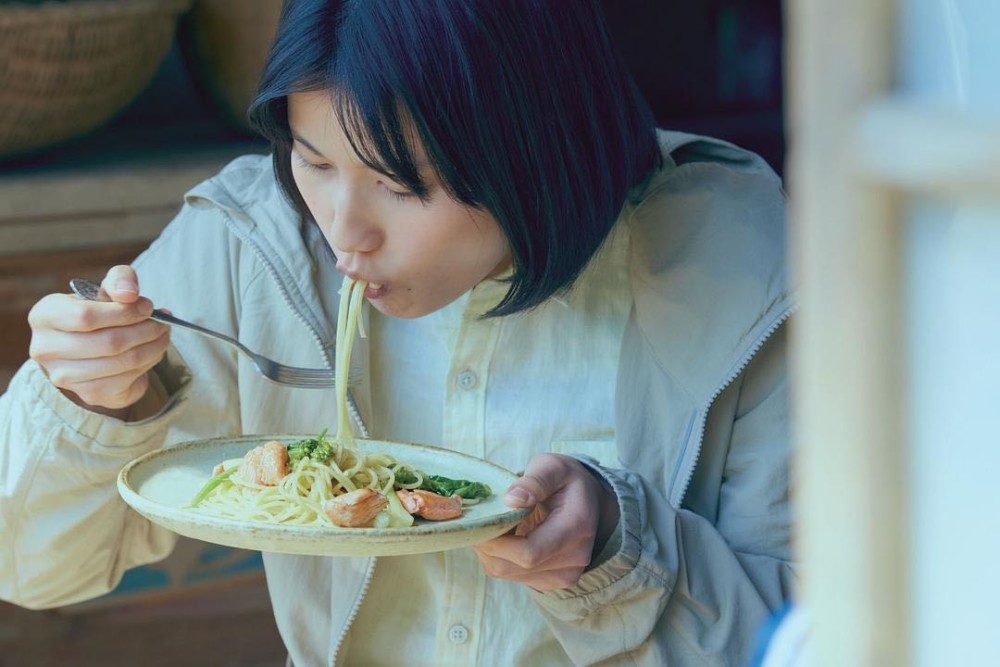 0的美食治愈电影:女主像日本版李子柒,做菜令人