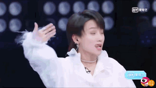 还有刘雨昕在表演时孔雪儿在台下非常激动的样子.