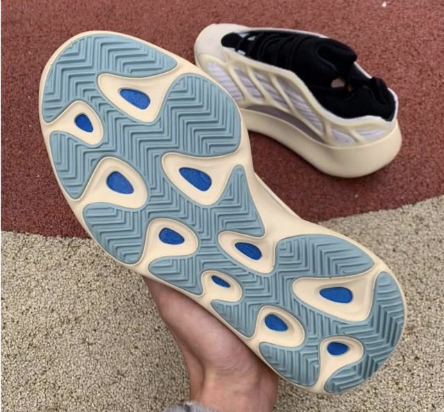 yeezy 700 v3 黑武士4月初发售,国内大概率同步登记!