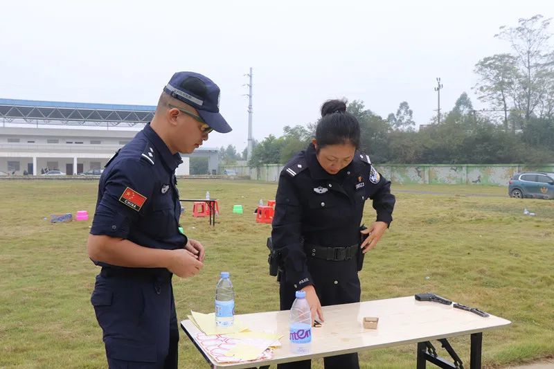 宾阳县公安局政治处二级警长赖姐:35年警花,传递正能量