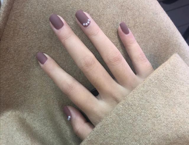 亮片美甲早已过时,来看看磨砂美甲的多种玩法,猫眼是独特的一种