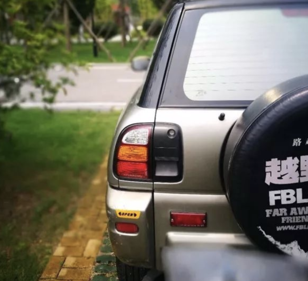 情怀小玩具,第一代丰田双门手动挡rav4