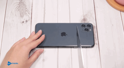 手拿iphone12的照片,iphone12真正图片 不止iphone 12,其他iphone也死得很惨