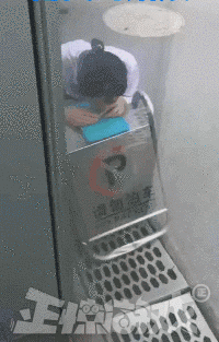 给你人工呼吸了,快醒啊