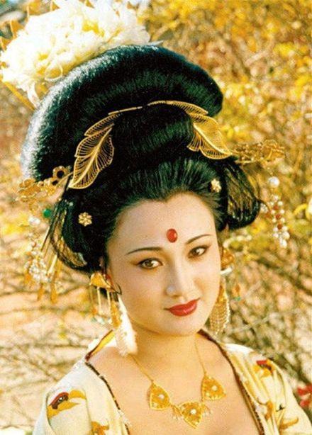 演过四大美人的女明星,一共13位,有一位在《安家》中演倪芳芳!
