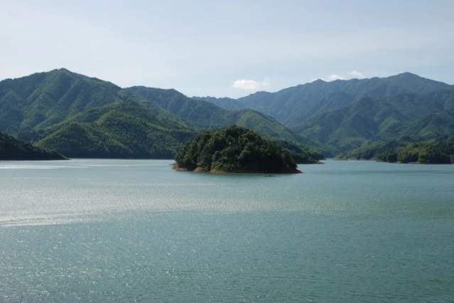 临湘市羊楼司镇龙源有座美丽的大山——龙窖山