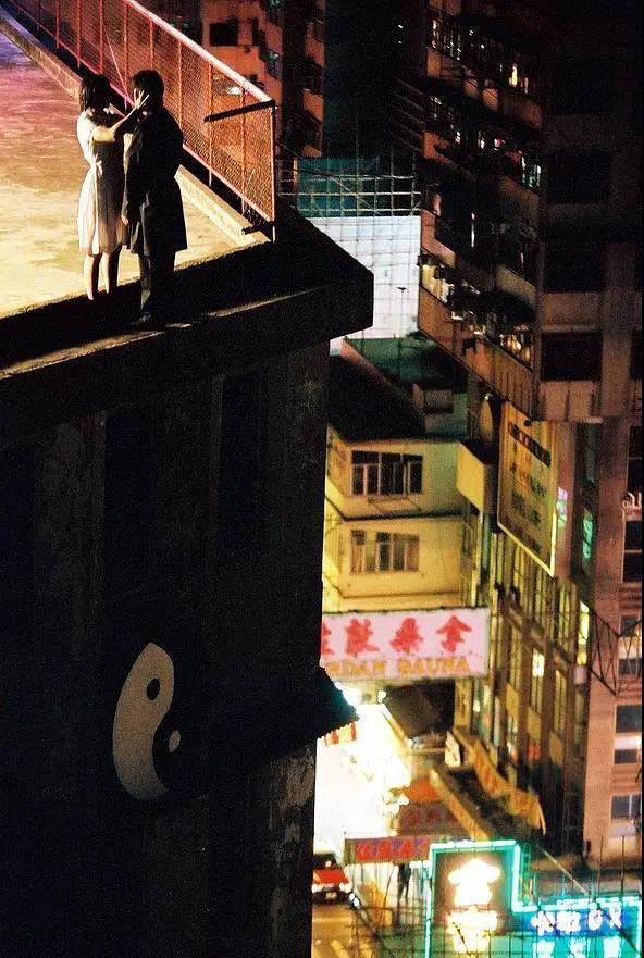2003年4月1日,张国荣从香港文华酒店24楼跳下,结束了年仅46岁的生命.