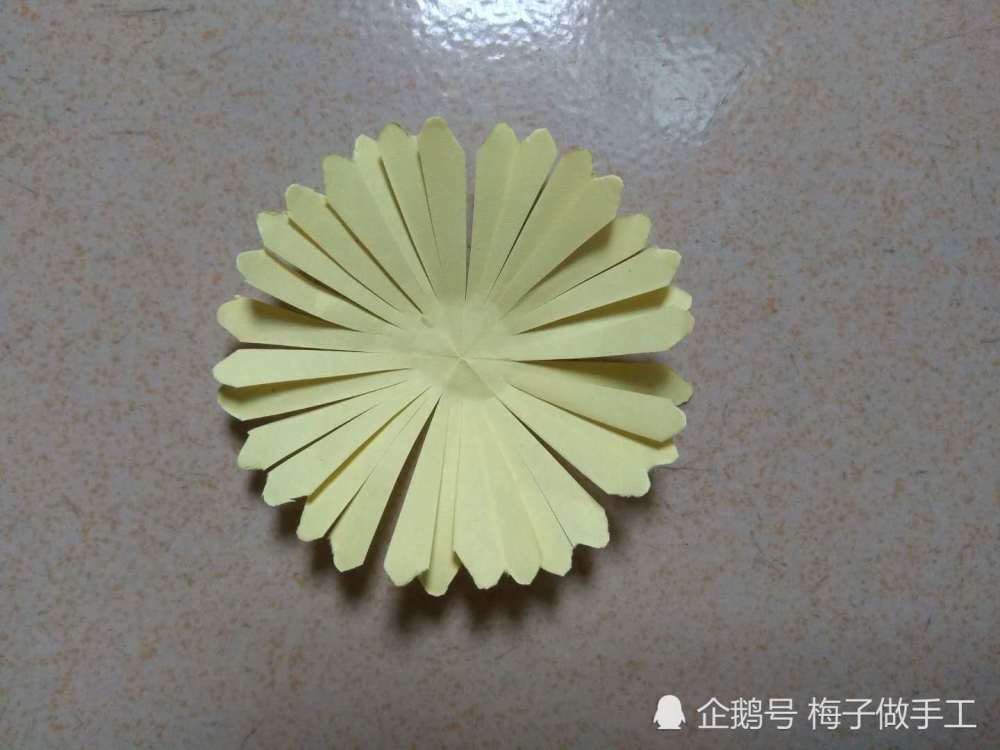 儿童手工折纸:菊花怎么折?几张纸就能做一朵盛开的菊花,真漂亮