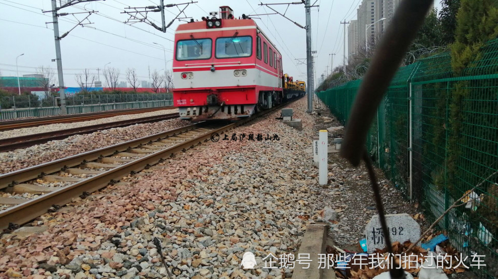 上海铁路局徐州工务段的金鹰轨道车