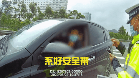 后排不系安全带,交警一查要扣19分!