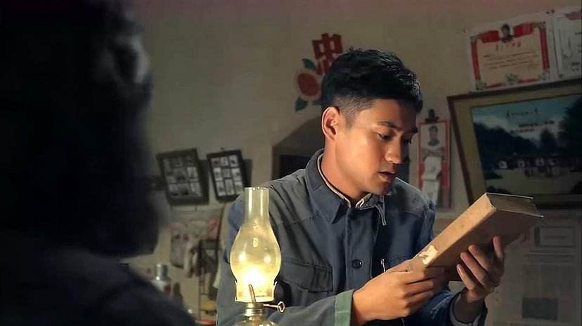 路遥笔下的"三等生"孙少平,靠什么逆袭获得了初恋?