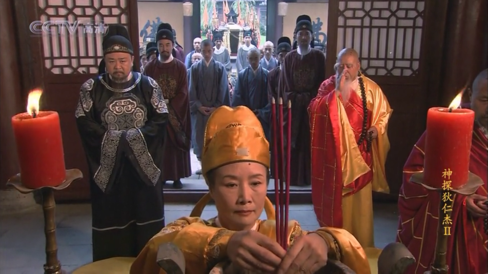 武则天在盂兰盆节到白马寺进香,遭遇蛇灵杀手刺驾,有惊无险躲过一劫.
