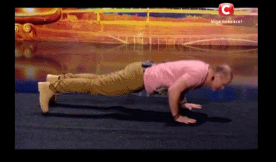 肌肉男挑战30秒俯卧撑世界纪录,猜中开头却没料到结局