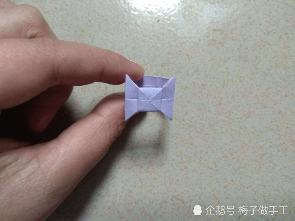 儿童手工折纸:蝴蝶结戒指怎么折更简单?一张长方形折纸就搞定!