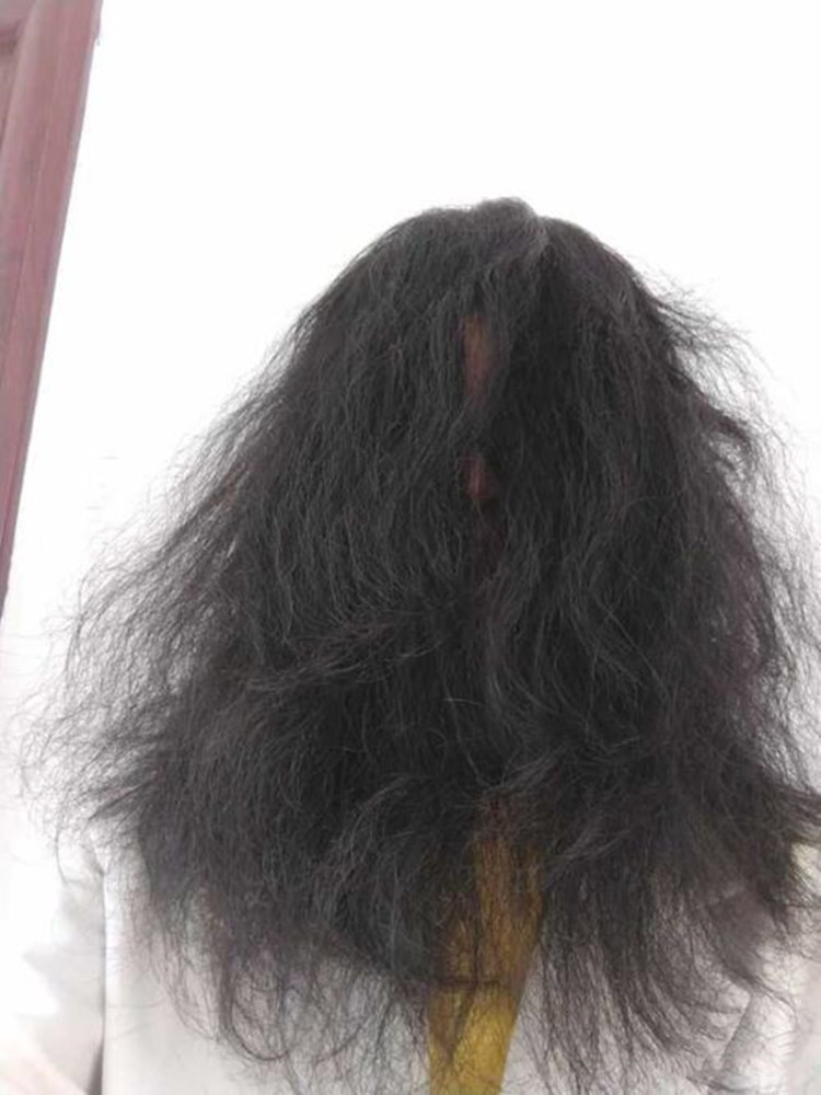 女儿吹头发吹半天,走出门全家都乐了,网友:这是炸毛了