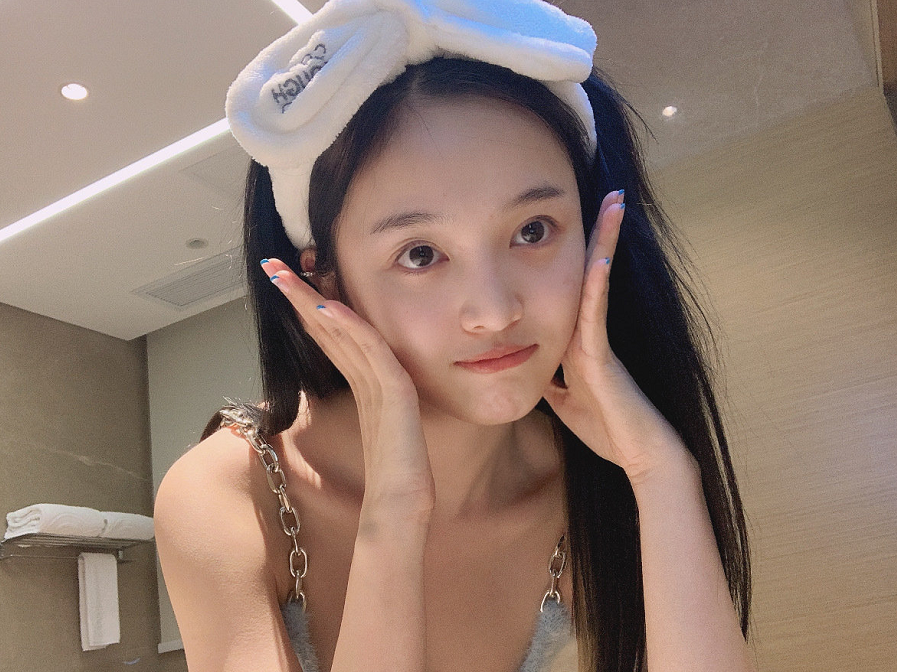 吴宣仪真人长啥样?看了她晒出的素颜照,网友:以后不要