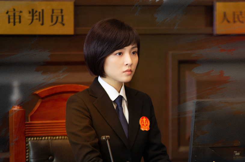 吴倩新剧选错发型,"女法官"形象瞬间老十岁,清纯校花完全不见