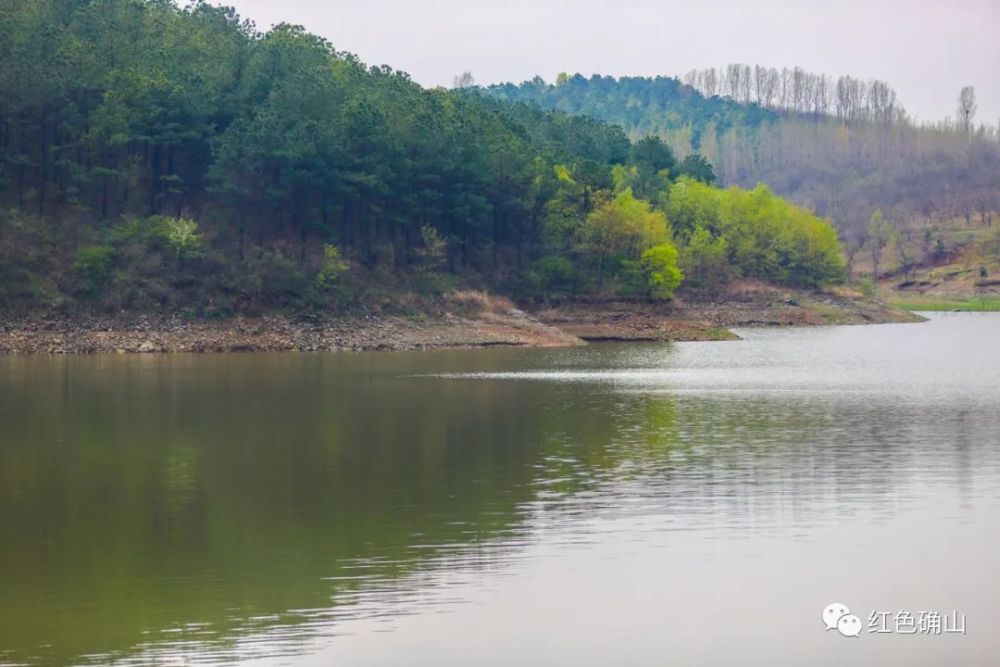 翡翠画廊天目山, 一条玉带绕山间. 群岭婀娜众峰秀, 人间四月有洞天.