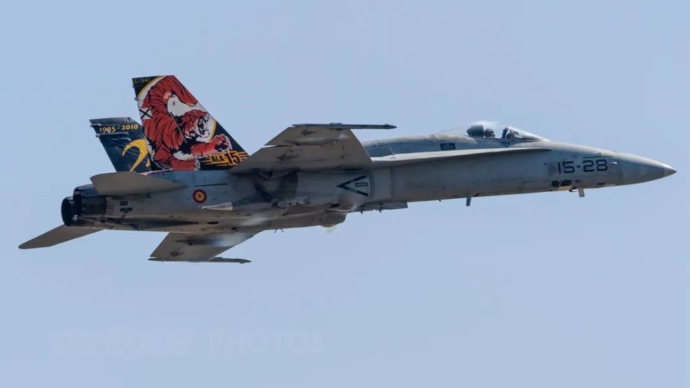 西班牙空军核心主力,麦道f/a-18大黄蜂战斗机,舰载机上岸的典型