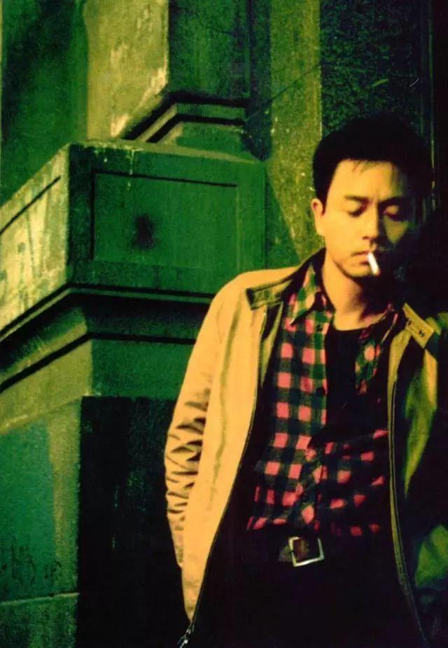 张国荣:与最爱的男人牵手,穿裙子,被谩骂,17年前他有多孤独?