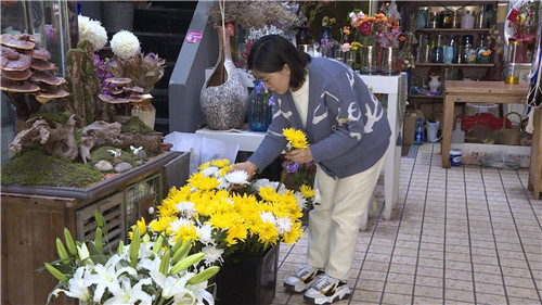 鲜花寄哀思文明祭扫入人心 看点快报