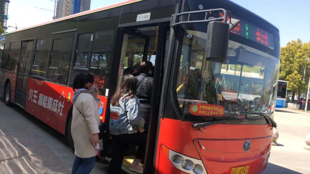 线路换乘1路公交车候车时间已缩至3分钟左右