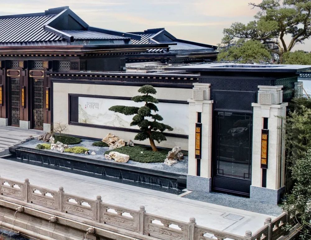 太仓建发天镜湾九脊府门实景图 建发,致力于新中式人居规制,给业主