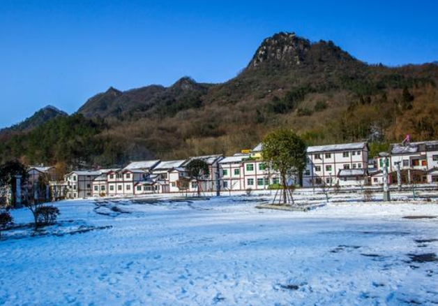 来四川必去的地方:光雾山镇位于四川省巴中