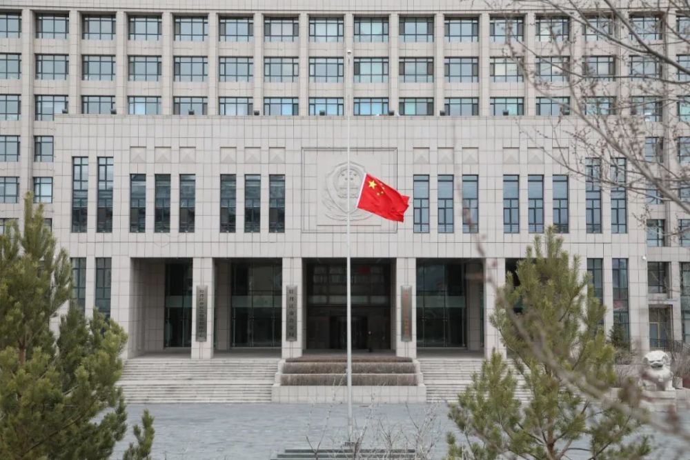 牡丹江市公安局:默哀,致敬已逝英灵