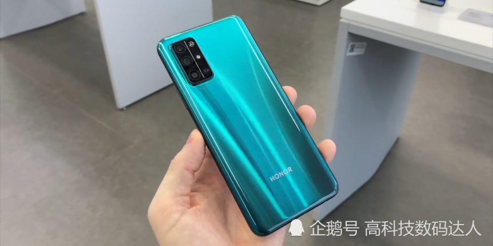 上手体验华为荣耀30s,售价在2000多元的价位,值得入手