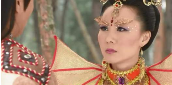 她是《活佛济公》里的"蜥蜴精"绿姬,卸掉浓妆后,网友:心动了