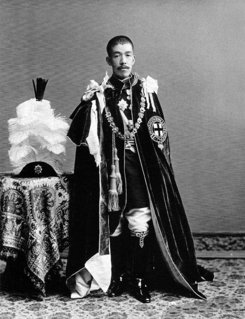 日本近代史上唯一一个精神病天皇,经常做一些离谱的事情
