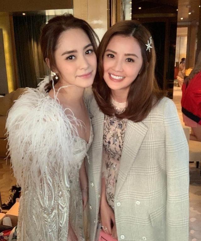 阿sa晒五年级旧照清纯可人,身高惊人,长相和现在几乎没差别