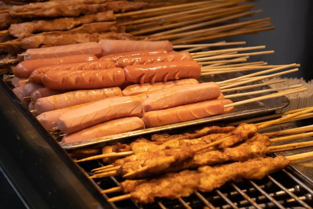 终于吃到热狗大肉串了!