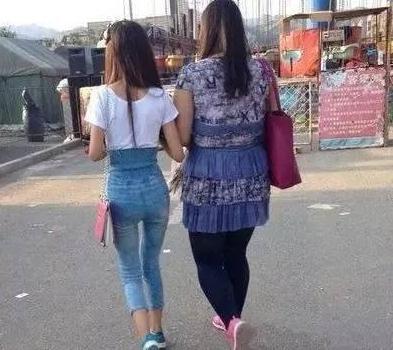 冰箱姐GIF：呵呵，叔叔不要这样看人家，感觉好害羞呢！