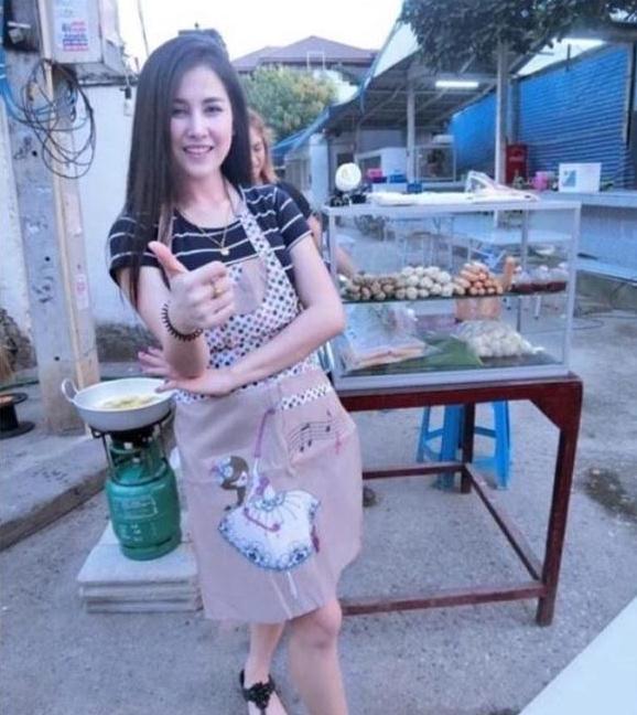 冰箱姐GIF：呵呵，叔叔不要这样看人家，感觉好害羞呢！