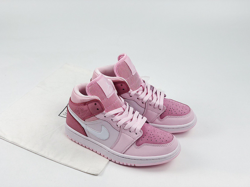 digital pink 粉红/白粉红泡沫 这款air jordan 1 mid主要配色为粉色