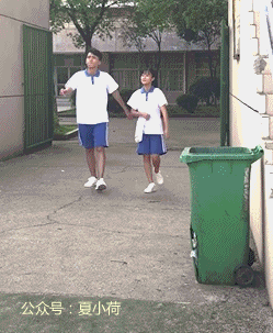 搞笑gif趣图:女朋友就是用来坑的,天天宠着多没意思!