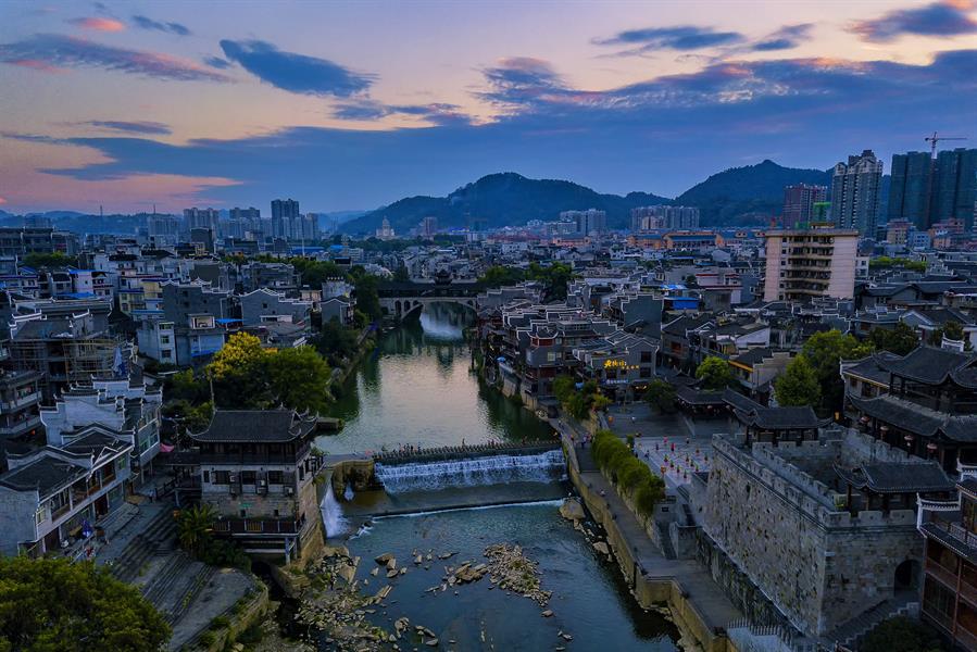 吉首市:乾州古城(4a),矮寨奇观(4a).