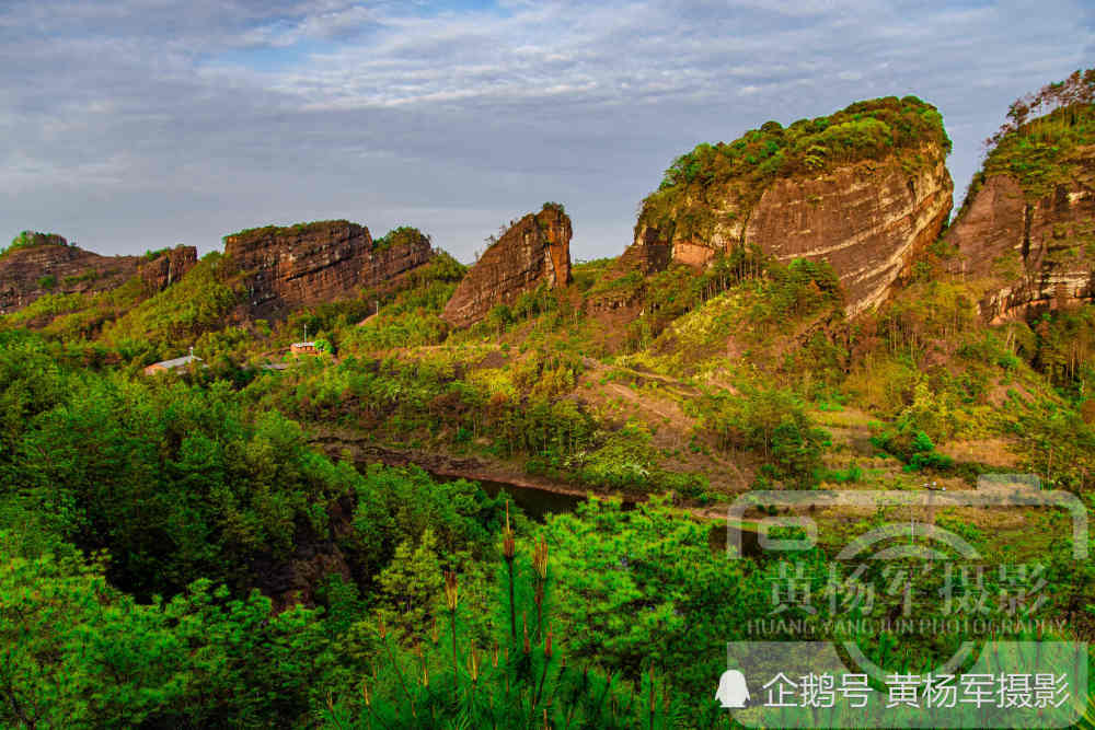 赣州于都县宽石寨,赣南险峻的丹霞风光春日景色很迷人