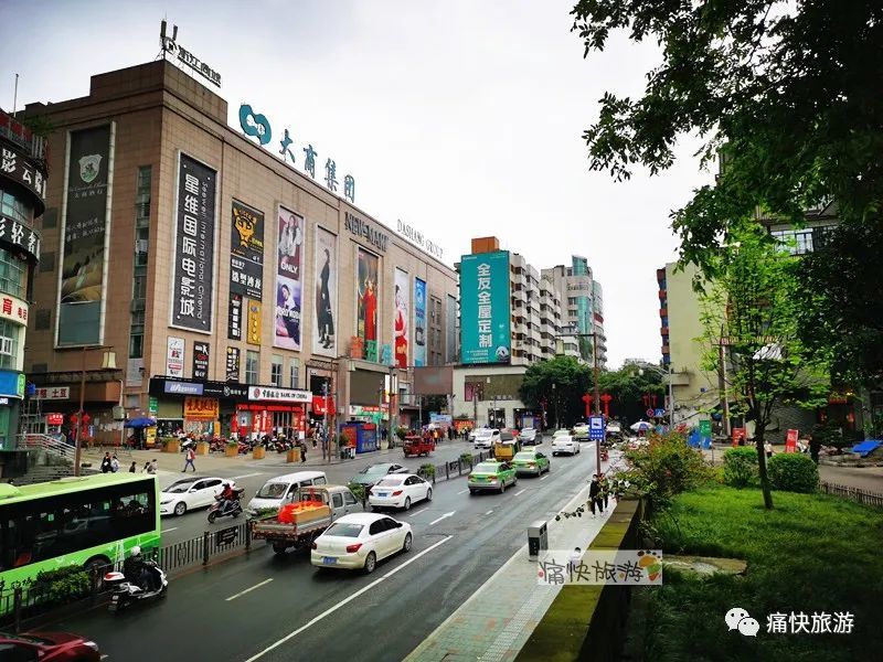 自贡旧城里,春雨中漫步五星街!