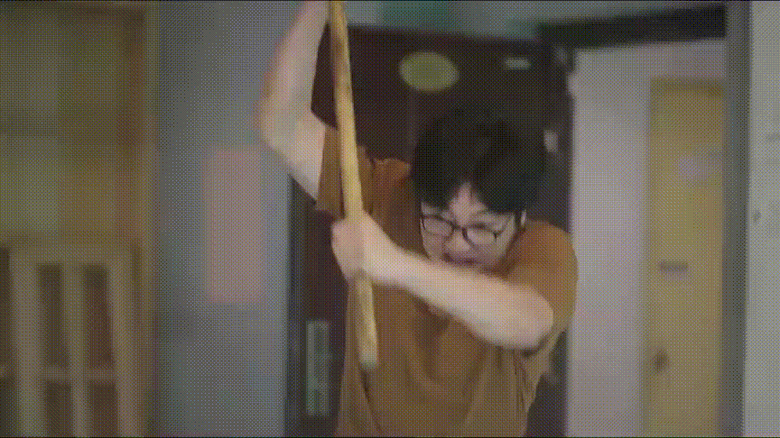 余欢水开始绝地反击,大闹楼上装修队,反抗主管的欺辱等等,这样一系列