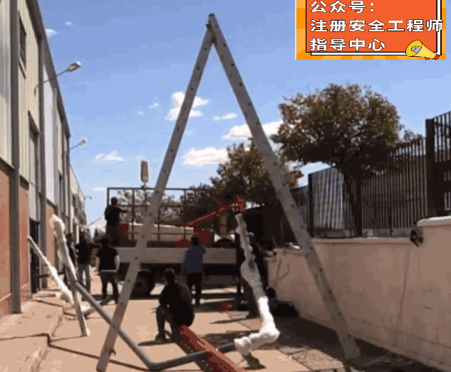 请看看这些事故动图案例!还忽视梯子安全吗?