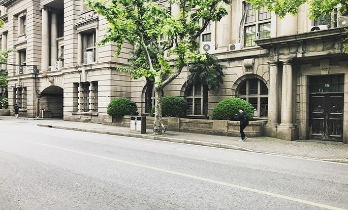 上海的"四马路",誉为"中华文化第一街",有着全城最大的书店